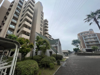 【外観】 | ゆったりとくつろげる綺麗な浴室ですよ！時間短縮でシャワーだけの方も多いですが、一日の疲れを癒すため湯船に浸かれば心身ともにリラックスできますね♪