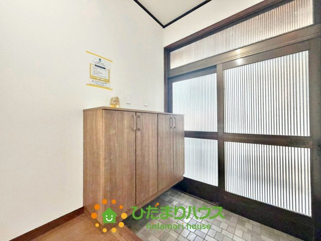 加須市礼羽１期　中古一戸建ての玄関