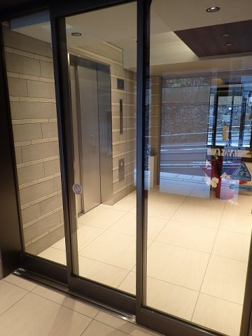 クラリティ文京湯島のエントランス