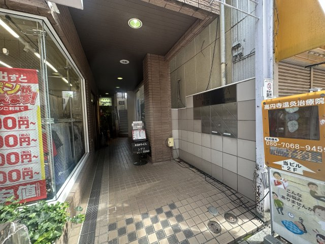 キャッスルプラザ新高円寺のエントランス