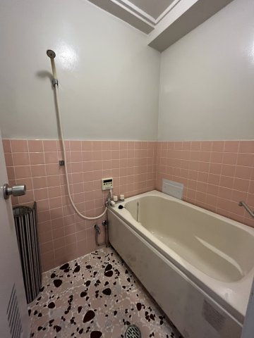 第三長門ビルの浴室|日々の疲れを癒すお風呂付です