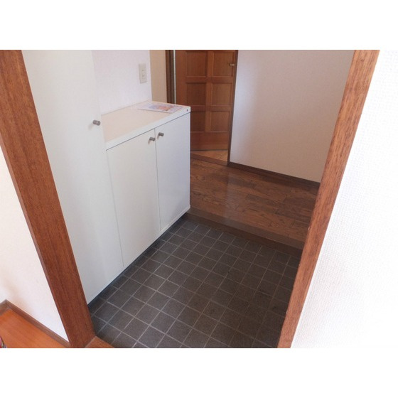 SELECT神楽坂の玄関|明るい玄関です