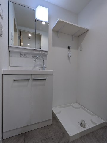 グランピア四谷の洗面所|スペースが確保できる洗面所です