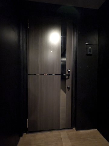 グランピア四谷の玄関|収納もある玄関です