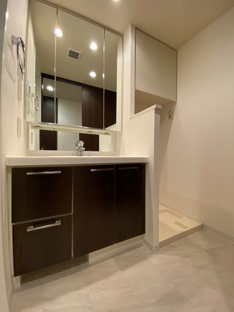 プライムアーバン日本橋大伝馬町の洗面所|広い洗面スペース