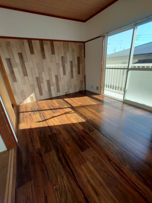 【居間・リビング】 | ハイツ915 | こちらの居間で趣味の時間をお楽しみください