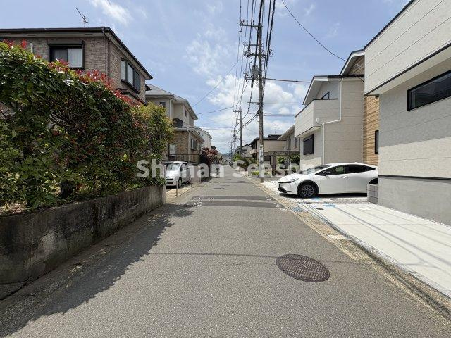 【前面道路含む現地写真】 | 「食洗機」「エコジョーズ」など設備充実の新築戸建！
まずは１度見にいらしてみませんか。