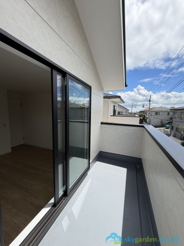 秦野市萩が丘1期　新築戸建　全3棟2号棟のバルコニー