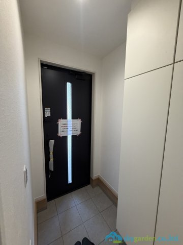 秦野市萩が丘1期　新築戸建　全3棟2号棟の玄関