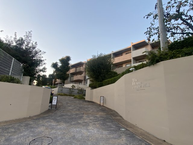 ハウス・オン・ザ・ヒル・ルネ市川フラッツ1の駐車場