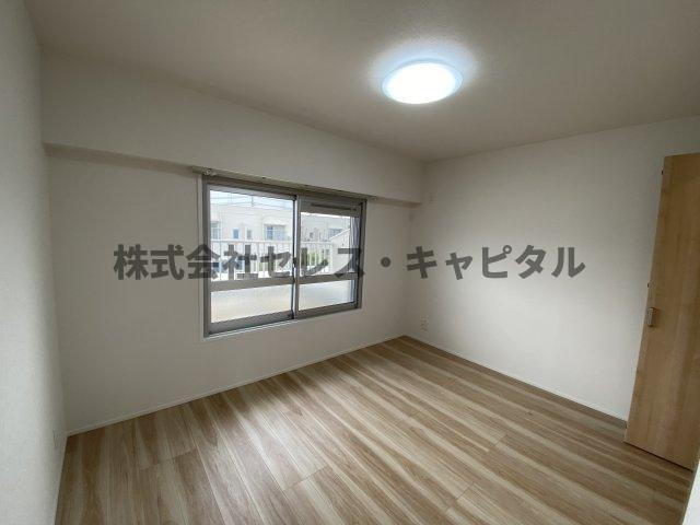 今川団地38号棟の洋室|明るい洋室です