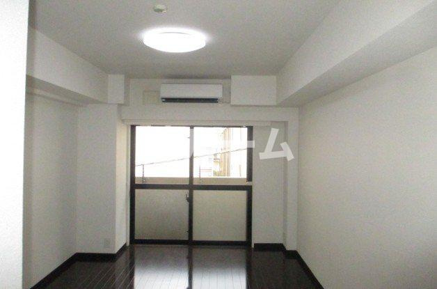 新宿区水道町の賃貸マンションの居間・リビング