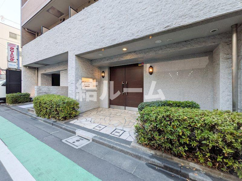 新宿区水道町の賃貸マンションのエントランス