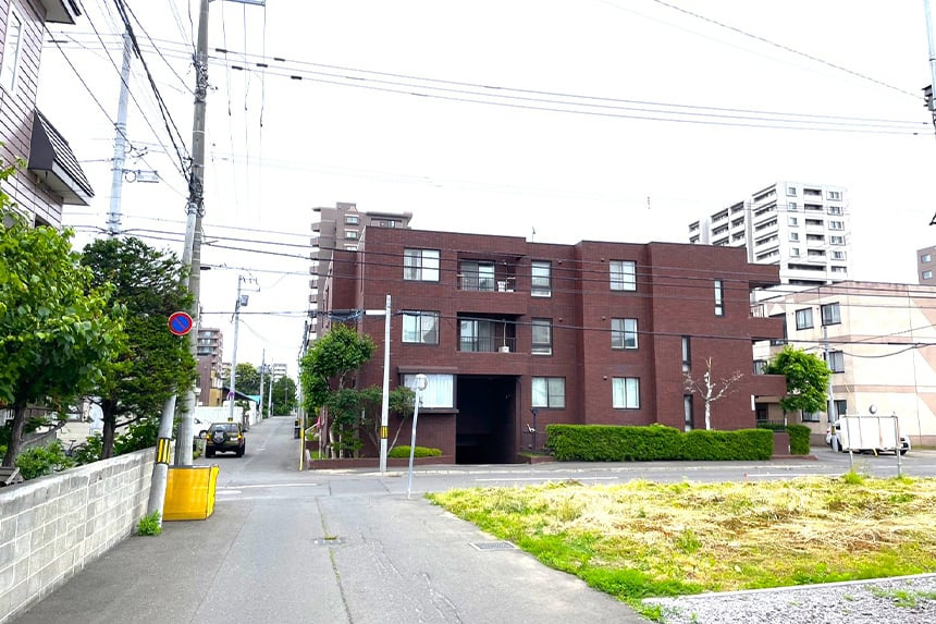 【建築条件付き】中央区南11条西16丁目　B区画の前面道路含む現地写真