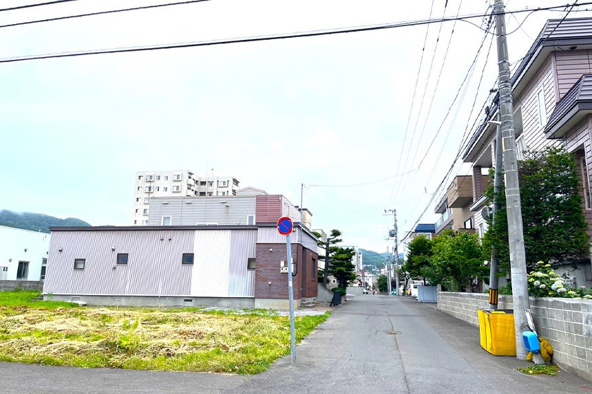 【建築条件付き】中央区南11条西16丁目　B区画の前面道路含む現地写真