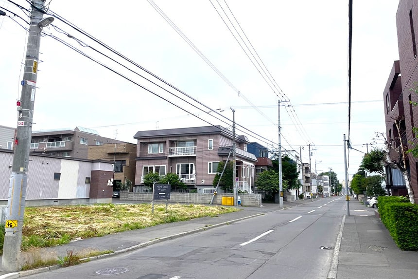 【建築条件付き】中央区南11条西16丁目　B区画の前面道路含む現地写真