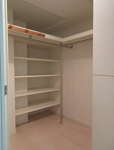 ライオンズヒルズ田端不動坂の収納|ウォークインクロゼット　※前回募集時2020年8月の写真