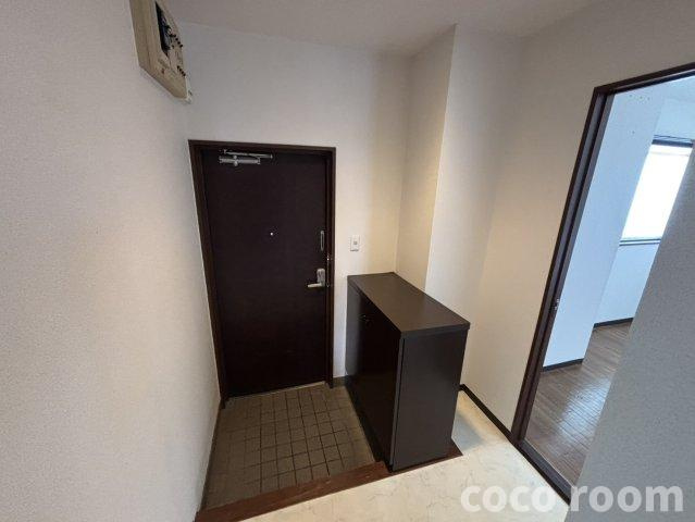まるみやマンションの玄関