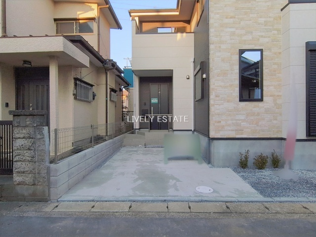 草加市金明町 新築分譲住宅の駐車場