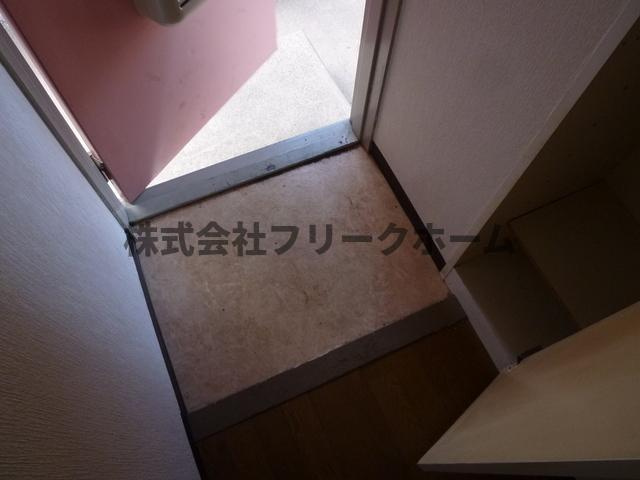 西東京市新町４丁目の賃貸マンションの玄関