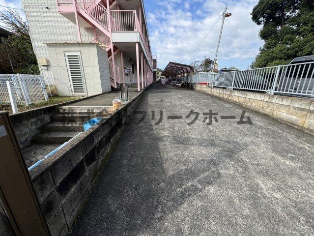 西東京市新町４丁目の賃貸マンションの駐車場