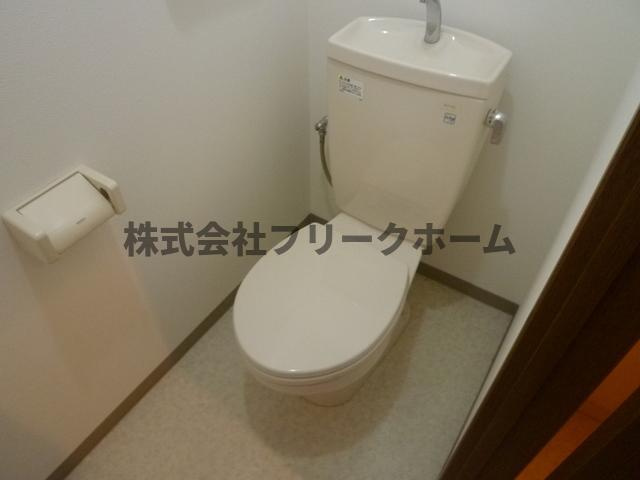 西東京市新町４丁目の賃貸マンションのトイレ