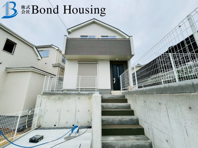 性能評価取得物件　南多聞台5丁目　新築3区画　B号棟の外観