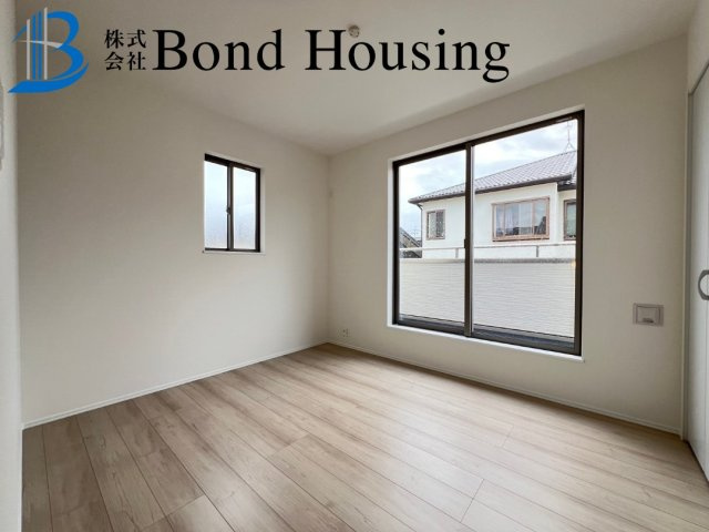 性能評価取得物件　南多聞台5丁目　新築3区画　B号棟の洋室