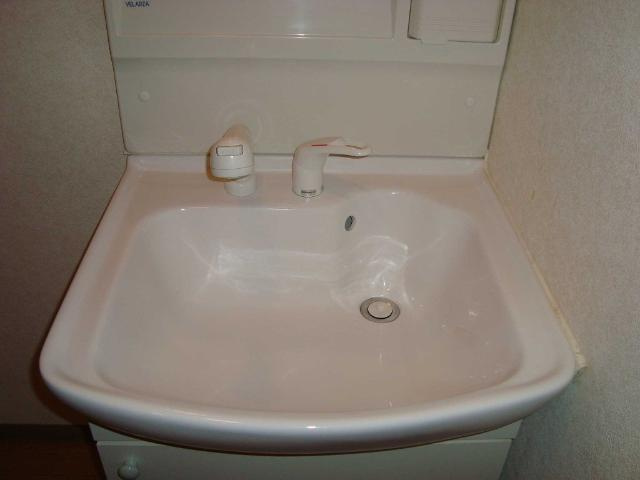 ホワイトガーデンの洗面所|洗髪洗面化粧台