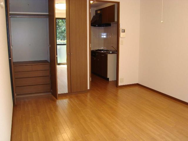 ホワイトガーデンの居間・リビング|洋室