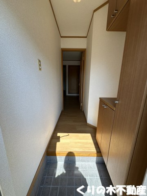 【玄関】 | ルミナスカタヤマＡ | 明るい玄関です