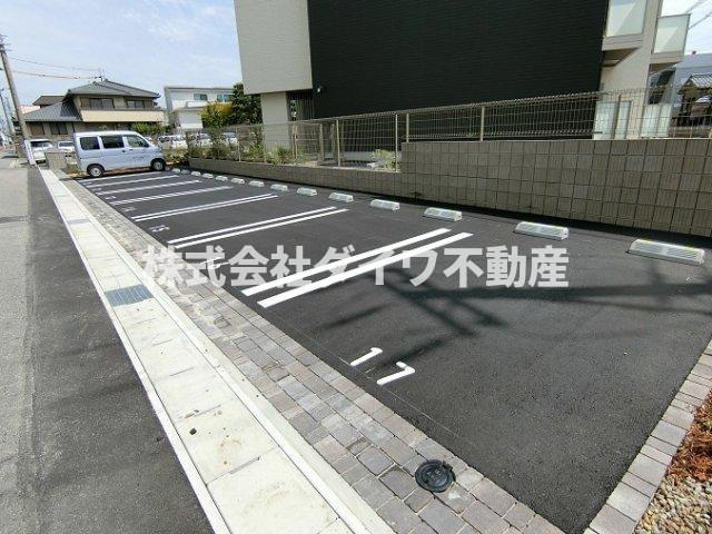 ファインリガシーの駐車場
