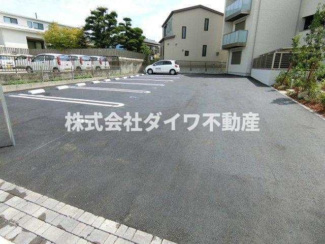 ファインリガシーの駐車場