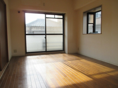 【居間・リビング】 | テラート１ | 明るくキレイなお部屋です