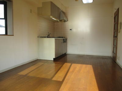 【居間・リビング】 | テラート１ | 明るくキレイなお部屋です