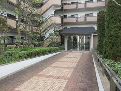 【外観】 | テラート１ | エントランスまでのアプローチです