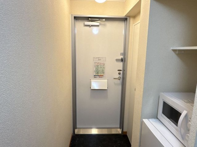 レオパレスアバンセの玄関