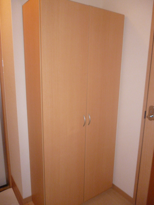 アヴェニール志津 Aの玄関