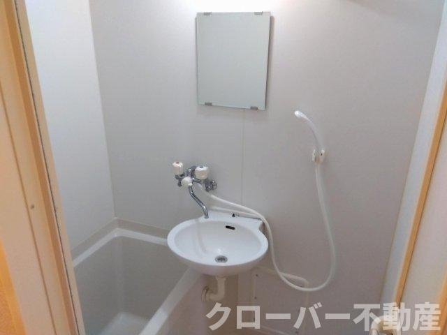 レオパレスヴィラージュ丸亀の浴室