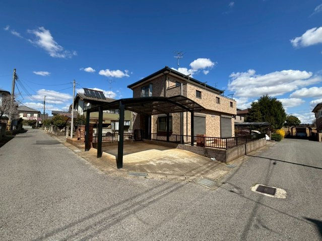 八街に　中古戸建の前面道路含む現地写真