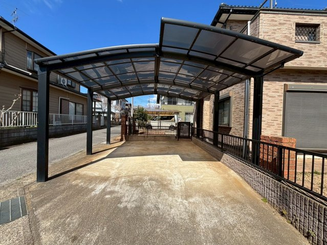 八街に　中古戸建の駐車場