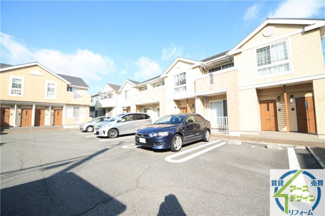 エテルノ・スクウェア参番館の駐車場