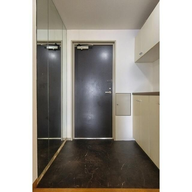 スカイプラザ・ユーカリが丘ウエストタワーの玄関