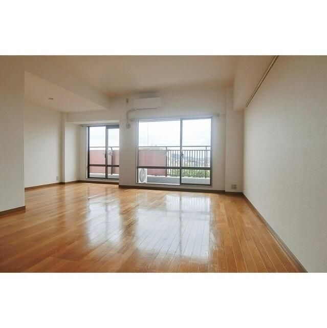 スカイプラザ・ユーカリが丘ウエストタワーの居間・リビング