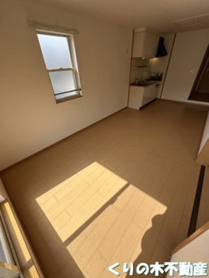 【居間・リビング】 | フェニックス唐山　Ａ | こちらの居間で趣味の時間をお楽しみください