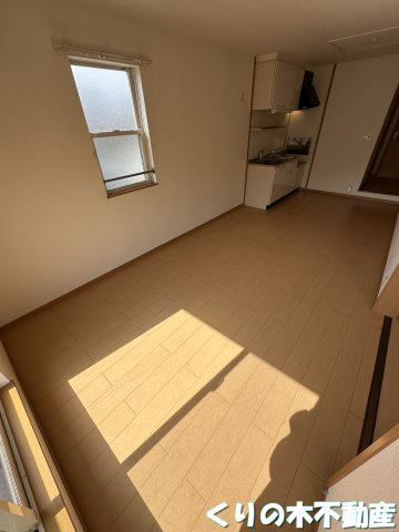 【居間・リビング】 | フェニックス唐山　Ａ | こちらの居間で趣味の時間をお楽しみください
