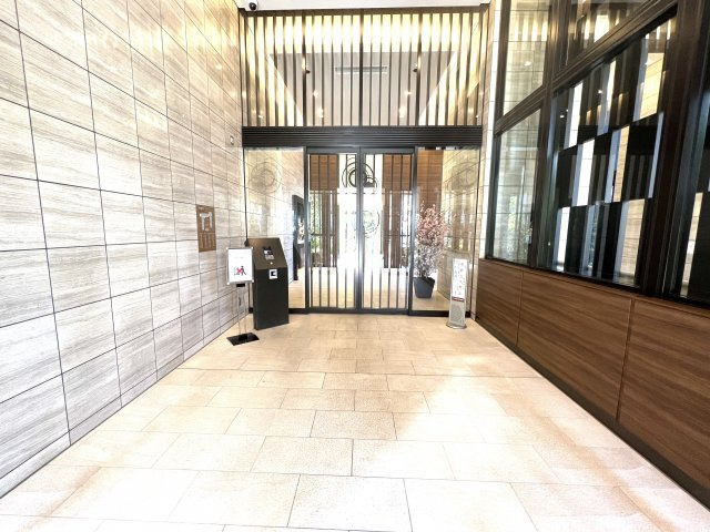 メイツ深川住吉のエントランス