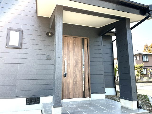 【玄関】 | 仲介手数料無料！有帆小学校に通えるリフォーム済み中古住宅　山陽小野田市共和台 | シンプルで使いやすい玄関です