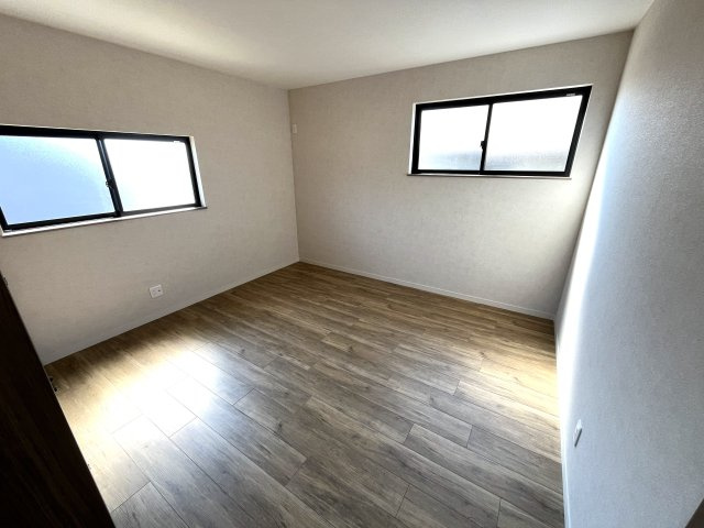 【洋室】 | 仲介手数料無料！有帆小学校に通えるリフォーム済み中古住宅　山陽小野田市共和台 | ２面採光の明るいお部屋で健やかな毎日