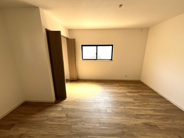 【洋室】 | 仲介手数料無料！有帆小学校に通えるリフォーム済み中古住宅　山陽小野田市共和台 | コンパクトで使いやすい洋室です